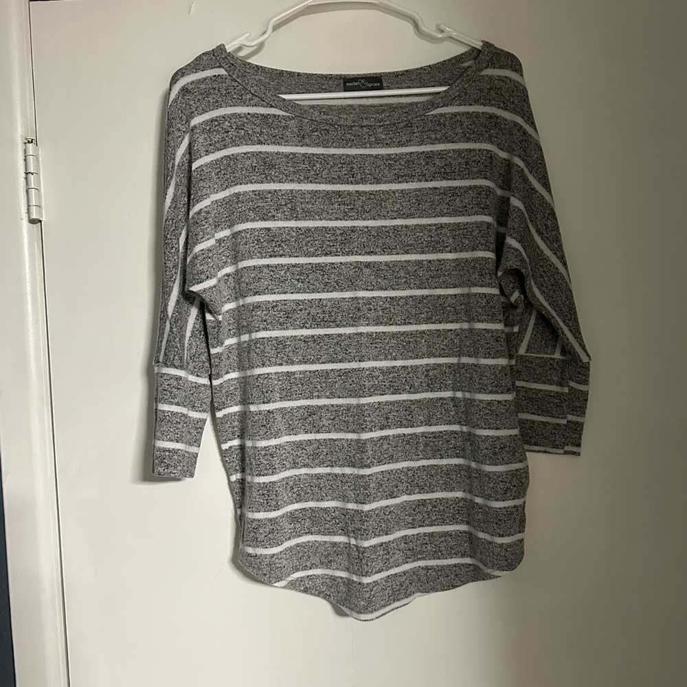 Market and Spruce striped shirt with 3/4 length sleeves. Size small
